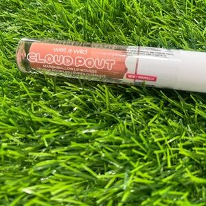 Wet n Wild Cloud Pout Lip Mousse in Soft Pink